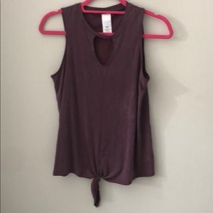 Burgundy top, keyhole tank